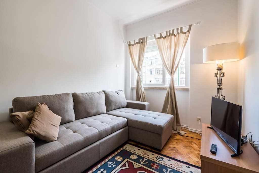 Apart Lisboa Confortavel 2 Quartos Com Terraco Одивелаш Экстерьер фото